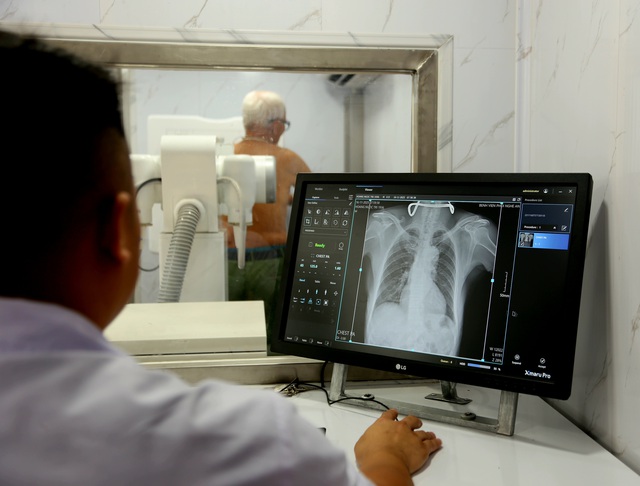 Thứ trưởng Bộ Y tế tham dự chương trình khám bệnh và tặng quà tại Nghệ An- Ảnh 19. Thứ trưởng Bộ Y tế tham dự chương trình khám bệnh và tặng quà tại Nghệ An- Ảnh 19.