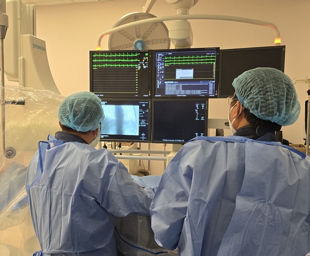 Phát triển kỹ thuật cao ở Bệnh viện Đa khoa An Giang, người dân không còn phải đi xa chữa bệnh- Ảnh 1. Phát triển kỹ thuật cao ở Bệnh viện Đa khoa An Giang, người dân không còn phải đi xa chữa bệnh- Ảnh 1.