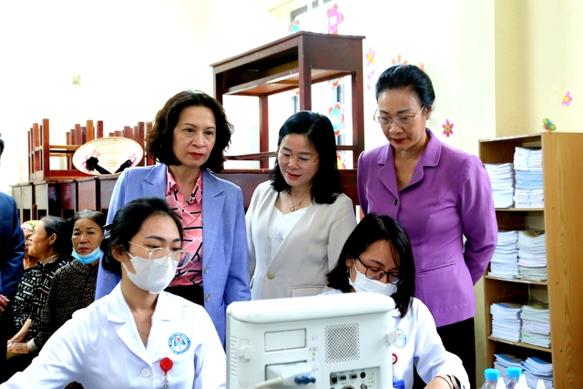 Thứ trưởng Bộ Y tế tham dự chương trình khám bệnh và tặng quà tại Nghệ An- Ảnh 10. Thứ trưởng Bộ Y tế tham dự chương trình khám bệnh và tặng quà tại Nghệ An- Ảnh 10.