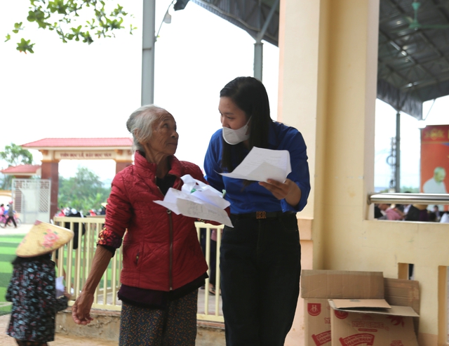 Thứ trưởng Bộ Y tế tham dự chương trình khám bệnh và tặng quà tại Nghệ An- Ảnh 18. Thứ trưởng Bộ Y tế tham dự chương trình khám bệnh và tặng quà tại Nghệ An- Ảnh 18.