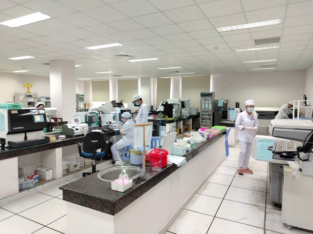 Phát triển kỹ thuật cao ở Bệnh viện Đa khoa An Giang, người dân không còn phải đi xa chữa bệnh- Ảnh 2. Phát triển kỹ thuật cao ở Bệnh viện Đa khoa An Giang, người dân không còn phải đi xa chữa bệnh- Ảnh 2.