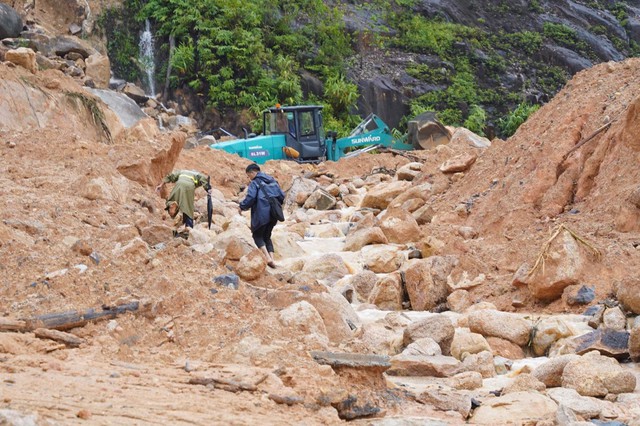 Miền Trung – Tây Nguyên đối mặt rủi ro lũ quét, sạt lở đất trên diện rộng- Ảnh 2. Miền Trung – Tây Nguyên đối mặt rủi ro lũ quét, sạt lở đất trên diện rộng- Ảnh 2.