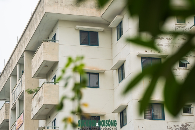 Hà Nội: Cận cảnh khu nhà tái định cư hoang tàn sau hơn 10 năm hoàn thành- Ảnh 2. Hà Nội: Cận cảnh khu nhà tái định cư hoang tàn sau hơn 10 năm hoàn thành- Ảnh 2.