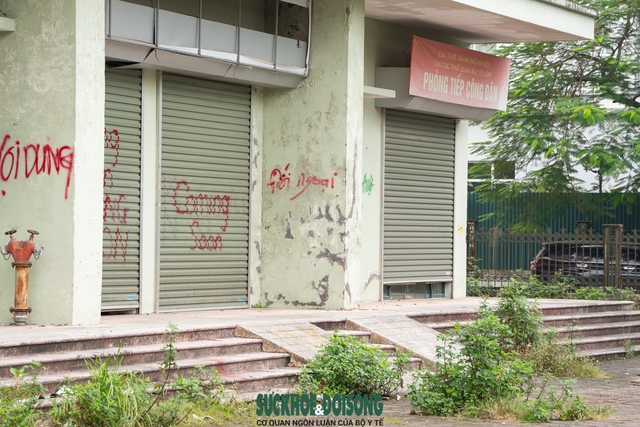 Hà Nội: Cận cảnh khu nhà tái định cư hoang tàn sau hơn 10 năm hoàn thành- Ảnh 4. Hà Nội: Cận cảnh khu nhà tái định cư hoang tàn sau hơn 10 năm hoàn thành- Ảnh 4.