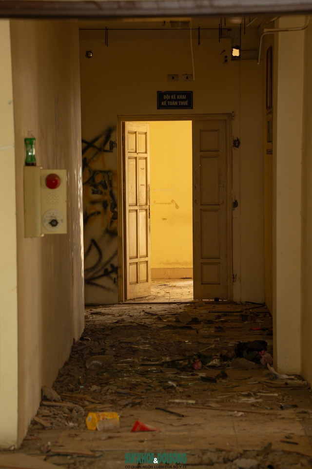 Hà Nội: Cận cảnh khu nhà tái định cư hoang tàn sau hơn 10 năm hoàn thành- Ảnh 7. Hà Nội: Cận cảnh khu nhà tái định cư hoang tàn sau hơn 10 năm hoàn thành- Ảnh 7.