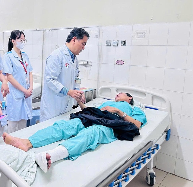 Nạn nhân vụ sạt lở kinh hoàng ở Khánh Hòa: Tỉnh dậy sau tiếng 'đùng', người bị thương nằm la liệt- Ảnh 3. Nạn nhân vụ sạt lở kinh hoàng ở Khánh Hòa: Tỉnh dậy sau tiếng 'đùng', người bị thương nằm la liệt- Ảnh 3.