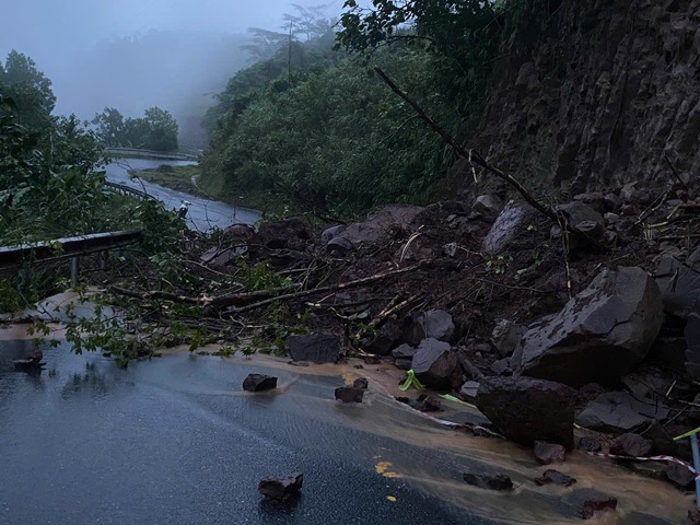 Nhiều khu vực tại Quảng Trị bị ngập lụt, sạt lở- Ảnh 3. Nhiều khu vực tại Quảng Trị bị ngập lụt, sạt lở- Ảnh 3.