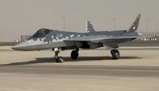 Siêu tiêm kích Su-57 lần đầu đặt chân đến Dubai gây chú ý đặc biệt- Ảnh 1. Siêu tiêm kích Su-57 lần đầu đặt chân đến Dubai gây chú ý đặc biệt- Ảnh 1.
