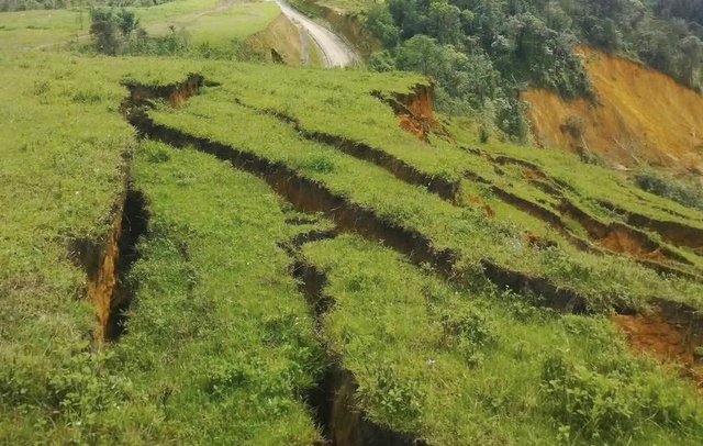 Núi phát ra tiếng nổ lớn, lực lượng tìm kiếm 3 người mất tích phải tạm dừng- Ảnh 5.