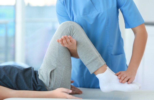 Vì sao ngồi nhiều khiến thoái hóa khớp bùng phát vào mùa lạnh?- Ảnh 2.