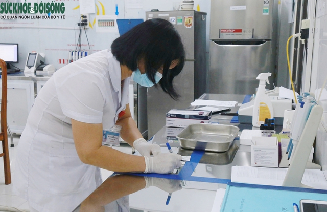 Chuyện người bác sĩ 3 lần phơi nhiễm HIV vẫn bám trụ tuyến đầu ở Thái Nguyên- Ảnh 3.