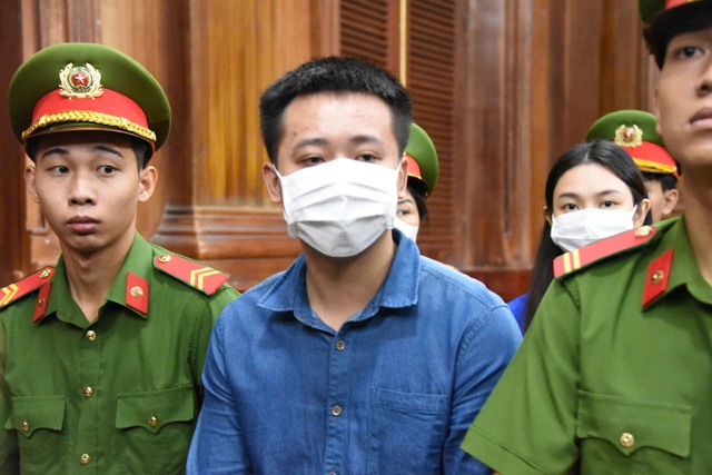 Bị cáo Hằng Du Mục xin giảm nhẹ vì 'còn sữa nuôi con và vẫn vắt sữa hàng ngày'- Ảnh 2. Bị cáo Hằng Du Mục xin giảm nhẹ vì 'còn sữa nuôi con và vẫn vắt sữa hàng ngày'- Ảnh 2.