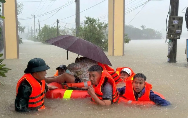 Thủ tướng yêu cầu huy động mọi lực lượng cứu dân vùng lũ Gia Lai – Đắk Lắk- Ảnh 1. Thủ tướng yêu cầu huy động mọi lực lượng cứu dân vùng lũ Gia Lai – Đắk Lắk- Ảnh 1.