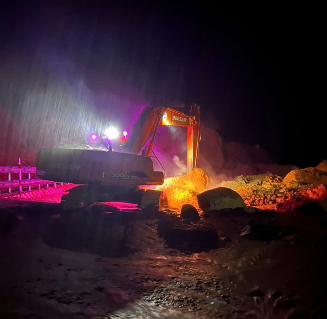 Mưa lũ, sạt lở ở Khánh Hòa đã làm hơn 30 người thương vong- Ảnh 1. Mưa lũ, sạt lở ở Khánh Hòa đã làm hơn 30 người thương vong- Ảnh 1.