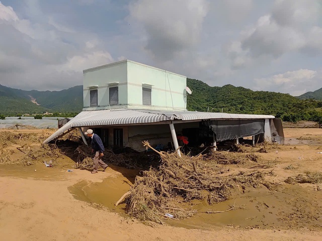 Công an đề nghị người dân kê khai thiệt hại trong vụ vỡ hồ chứa nước làm một người tử vong- Ảnh 1.