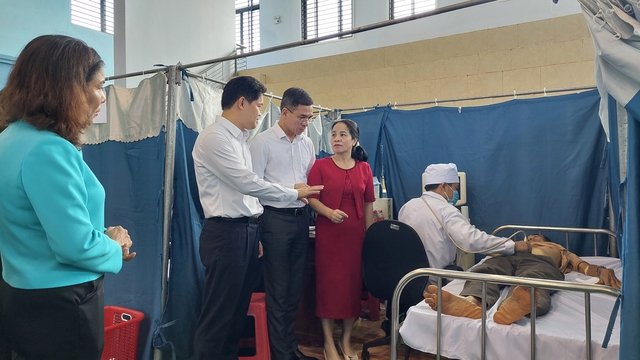 Chăm sóc sức khỏe đồng bào vùng sâu, vùng xa luôn là ưu tiên hàng đầu của ngành Y tế- Ảnh 1. Chăm sóc sức khỏe đồng bào vùng sâu, vùng xa luôn là ưu tiên hàng đầu của ngành Y tế- Ảnh 1.