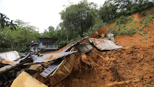 Danh sách các điểm có nguy cơ cao lũ quét, sạt lở đất do mưa lớn ở miền Trung- Ảnh 2. Danh sách các điểm có nguy cơ cao lũ quét, sạt lở đất do mưa lớn ở miền Trung- Ảnh 2.