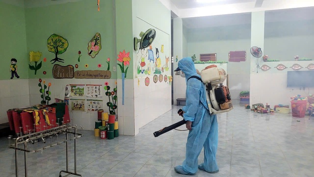 Ấm áp nghĩa tình của hải quân với người dân bị ảnh hưởng bão lũ- Ảnh 8.