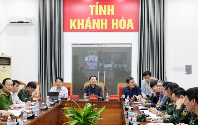 Thủ tướng họp khẩn từ Algeria: Huy động tối đa lực lượng cứu dân vùng lũ miền Trung- Ảnh 3.