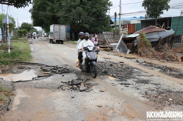 Mưa lũ khiến tuyến đường tỉnh lộ ở Khánh Hòa hư hỏng nặng- Ảnh 6. Mưa lũ khiến tuyến đường tỉnh lộ ở Khánh Hòa hư hỏng nặng- Ảnh 6.