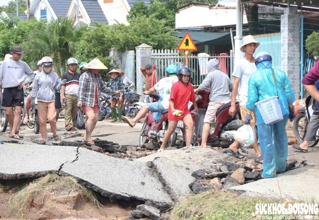 Mưa lũ khiến tuyến đường tỉnh lộ ở Khánh Hòa hư hỏng nặng- Ảnh 2. Mưa lũ khiến tuyến đường tỉnh lộ ở Khánh Hòa hư hỏng nặng- Ảnh 2.