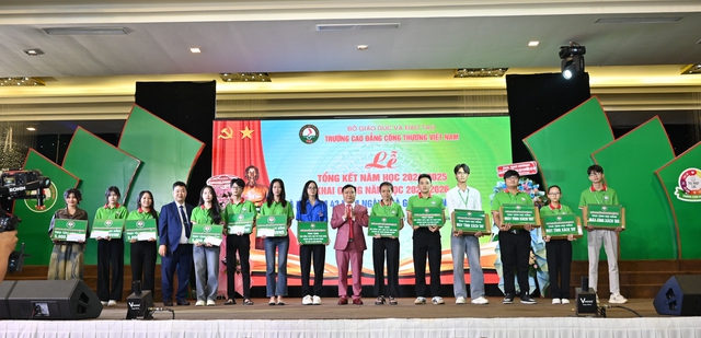 Trường Cao đẳng Công Thương Việt Nam khai giảng năm học mới tại TPHCM- Ảnh 2. Trường Cao đẳng Công Thương Việt Nam khai giảng năm học mới tại TPHCM- Ảnh 2.