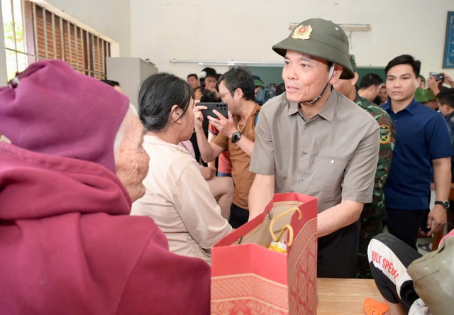 TPHCM chung sức, đồng lòng hỗ trợ Khánh Hòa khắc phục thiệt hại do mưa lũ- Ảnh 1. TPHCM chung sức, đồng lòng hỗ trợ Khánh Hòa khắc phục thiệt hại do mưa lũ- Ảnh 1.