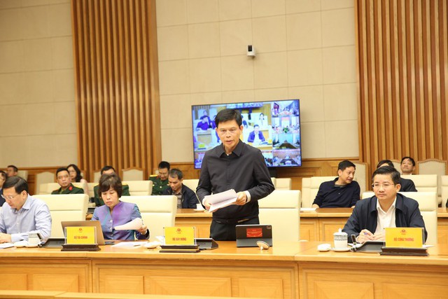 Ngành Y tế tổ chức trực chuyên môn, trực cấp cứu 24/24 hỗ trợ nhân dân vùng lũ lụt miền Trung- Ảnh 3.