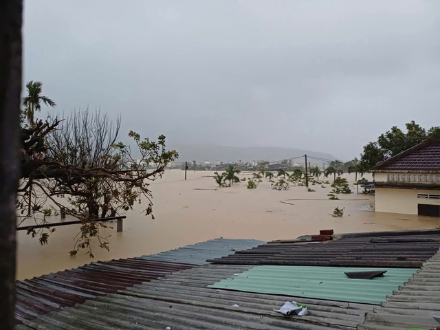 Những đặc điểm hiếm gặp của đợt mưa lũ lịch sử ở miền Trung- Ảnh 2. Những đặc điểm hiếm gặp của đợt mưa lũ lịch sử ở miền Trung- Ảnh 2.