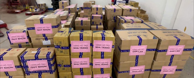 Long Châu hướng về miền Trung, khẩn cấp hỗ trợ thêm 3 tấn thuốc cho người dân- Ảnh 3. Long Châu hướng về miền Trung, khẩn cấp hỗ trợ thêm 3 tấn thuốc cho người dân- Ảnh 3.