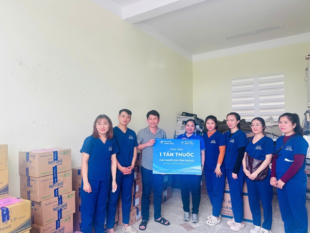 Long Châu hướng về miền Trung, khẩn cấp hỗ trợ thêm 3 tấn thuốc cho người dân- Ảnh 5. Long Châu hướng về miền Trung, khẩn cấp hỗ trợ thêm 3 tấn thuốc cho người dân- Ảnh 5.