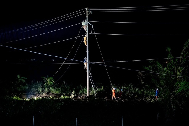 Sau ngập lụt, hơn 1,1 triệu khách hàng miền Trung - Tây Nguyên được cấp điện trở lại- Ảnh 1.