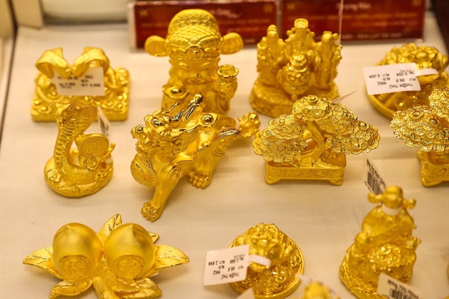 Giá vàng hôm nay ngày 24/11 nằm yên nghe ngóng- Ảnh 1. Giá vàng hôm nay ngày 24/11 nằm yên nghe ngóng- Ảnh 1.