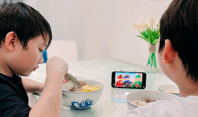 Ép trẻ ăn làm rối loạn tiêu hóa và hành vi ăn uống- Ảnh 2.