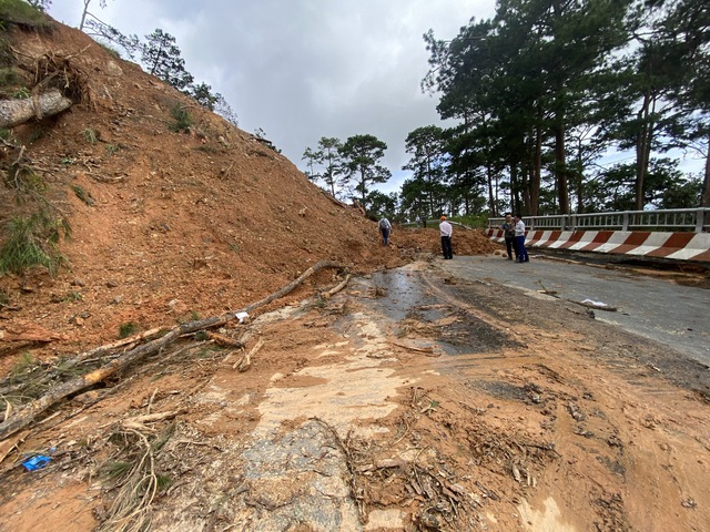 Viện Hàn lâm Khoa học và Công nghệ Việt Nam cử chuyên gia hỗ trợ Lâm Đồng khảo sát sạt lở- Ảnh 4.