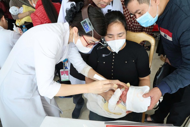 Phẫu thuật miễn phí cho hàng trăm trẻ khuyết tật ở Phú Thọ- Ảnh 4. Phẫu thuật miễn phí cho hàng trăm trẻ khuyết tật ở Phú Thọ- Ảnh 4.