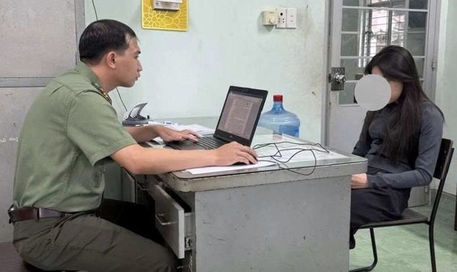 Cảnh cáo một phụ nữ đăng tin sai sự thật về mưa lũ ở Hòa Thịnh- Ảnh 1.