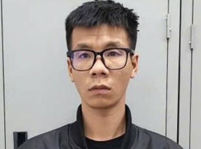 Shipper nhận đơn xong mở túi hàng, thấy iPhone 15 Pro Max rồi mang bán- Ảnh 1.