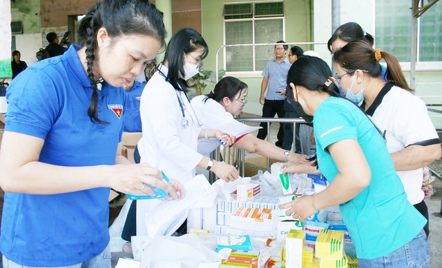 Chuyến xe Sức khỏe - Thương về miền Trung: Ấm tình sẻ chia tại xã Diên Điền- Ảnh 7.