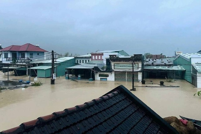 Miền Trung bị tác động thế nào bởi bão số 15?- Ảnh 2.