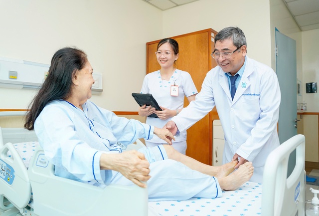 Quản lý phục hồi và điều trị chấn thương do loãng xương bảo vệ sức khỏe xương khớp từ những dấu hiệu sớm- Ảnh 2.