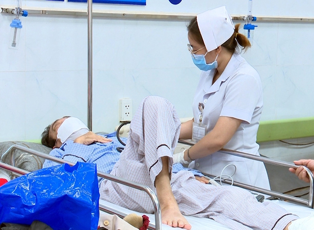 Phụ cấp không đủ ly cà phê: Cần nhìn nhận lại đãi ngộ cho nhân viên y tế- Ảnh 1. Phụ cấp không đủ ly cà phê: Cần nhìn nhận lại đãi ngộ cho nhân viên y tế- Ảnh 1.