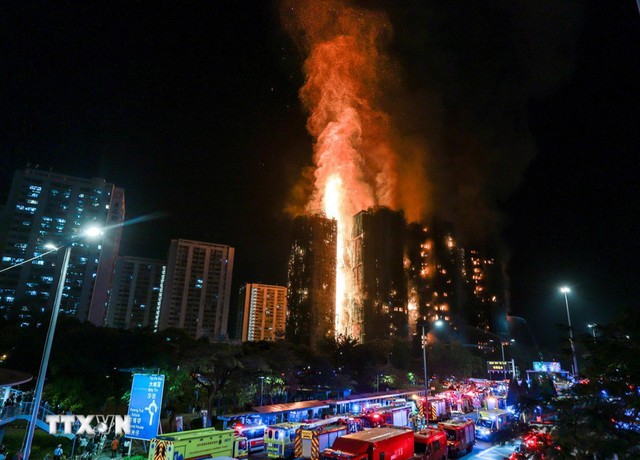 Chuyên gia phân tích 'hiệu ứng ống khói' trong vụ cháy chung cư tại Hong Kong- Ảnh 1. Chuyên gia phân tích 'hiệu ứng ống khói' trong vụ cháy chung cư tại Hong Kong- Ảnh 1.