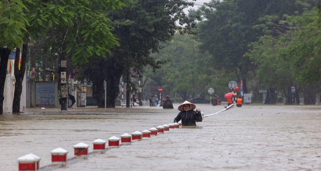 Số liệu thiệt hại mưa lũ mới nhất, 108 người chết và mất tích, hơn 270.000 nhà bị ngập- Ảnh 2.