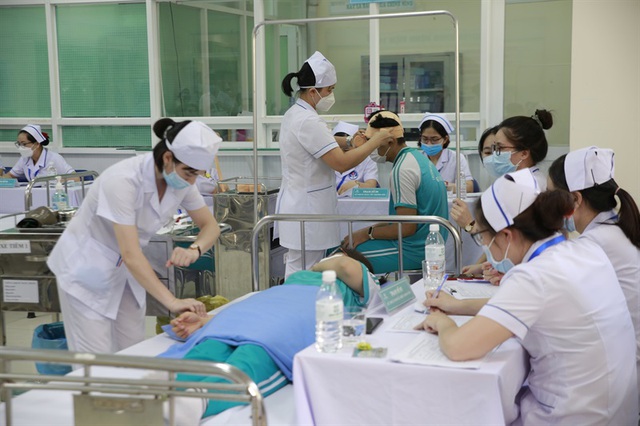 Khó khăn và thách thức trong việc cải thiện chế độ đãi ngộ nhân viên y tế- Ảnh 1. Khó khăn và thách thức trong việc cải thiện chế độ đãi ngộ nhân viên y tế- Ảnh 1.