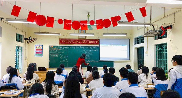 Gần 10.000 giáo viên Hà Nội chờ đợi từ kỳ họp HĐND- Ảnh 1.