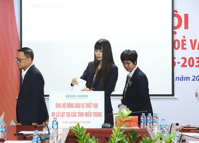 Báo Sức khỏe và Đời sống ủng hộ đồng bào vùng lũ miền Trung - Tây Nguyên- Ảnh 7. Báo Sức khỏe và Đời sống ủng hộ đồng bào vùng lũ miền Trung - Tây Nguyên- Ảnh 7.