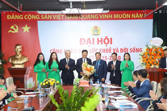 Báo Sức khỏe và Đời sống ủng hộ đồng bào vùng lũ miền Trung - Tây Nguyên- Ảnh 11. Báo Sức khỏe và Đời sống ủng hộ đồng bào vùng lũ miền Trung - Tây Nguyên- Ảnh 11.