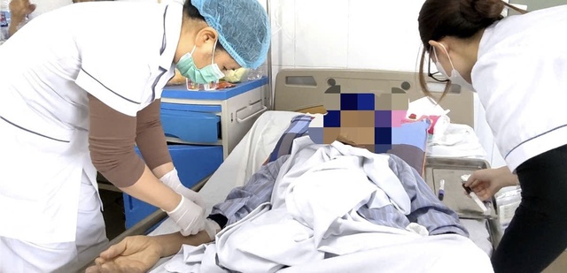 Cụ ông 65 tuổi mù mờ mắt, biến chứng nguy hiểm do giang mai thần kinh- Ảnh 2.