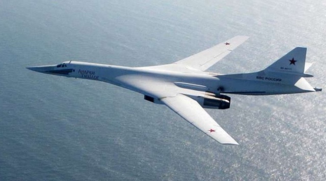 'Thiên Nga Trắng' Tu-160 Nga xuất kích ở Bắc Băng Dương thách thức sức ép từ NATO- Ảnh 1. 'Thiên Nga Trắng' Tu-160 Nga xuất kích ở Bắc Băng Dương thách thức sức ép từ NATO- Ảnh 1.